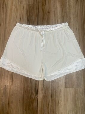MERSEA MIXED MEDIA PAJAMA SLEEP SHORTS GIRLY DAINTY LAYER SILKY WOMENS SZ MEDIUM